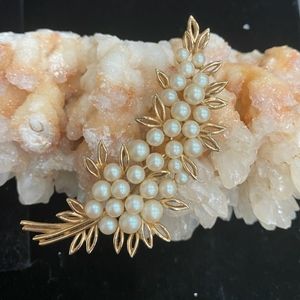 Trifari vintage brooch with faux pearls